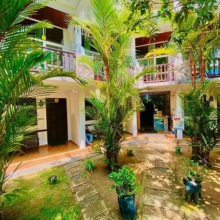Poppies Mirissa Hotel ภายนอก รูปภาพ