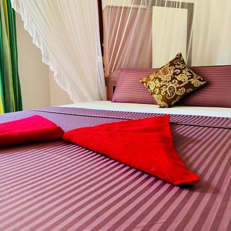 Poppies Mirissa Hotel ภายนอก รูปภาพ