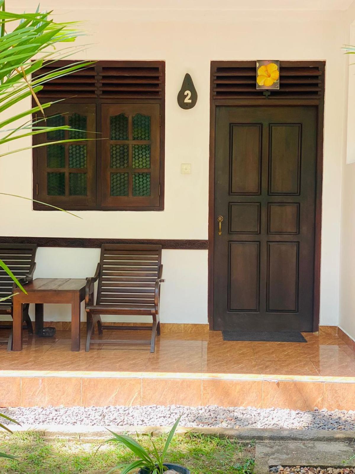 Poppies Mirissa Hotel ภายนอก รูปภาพ