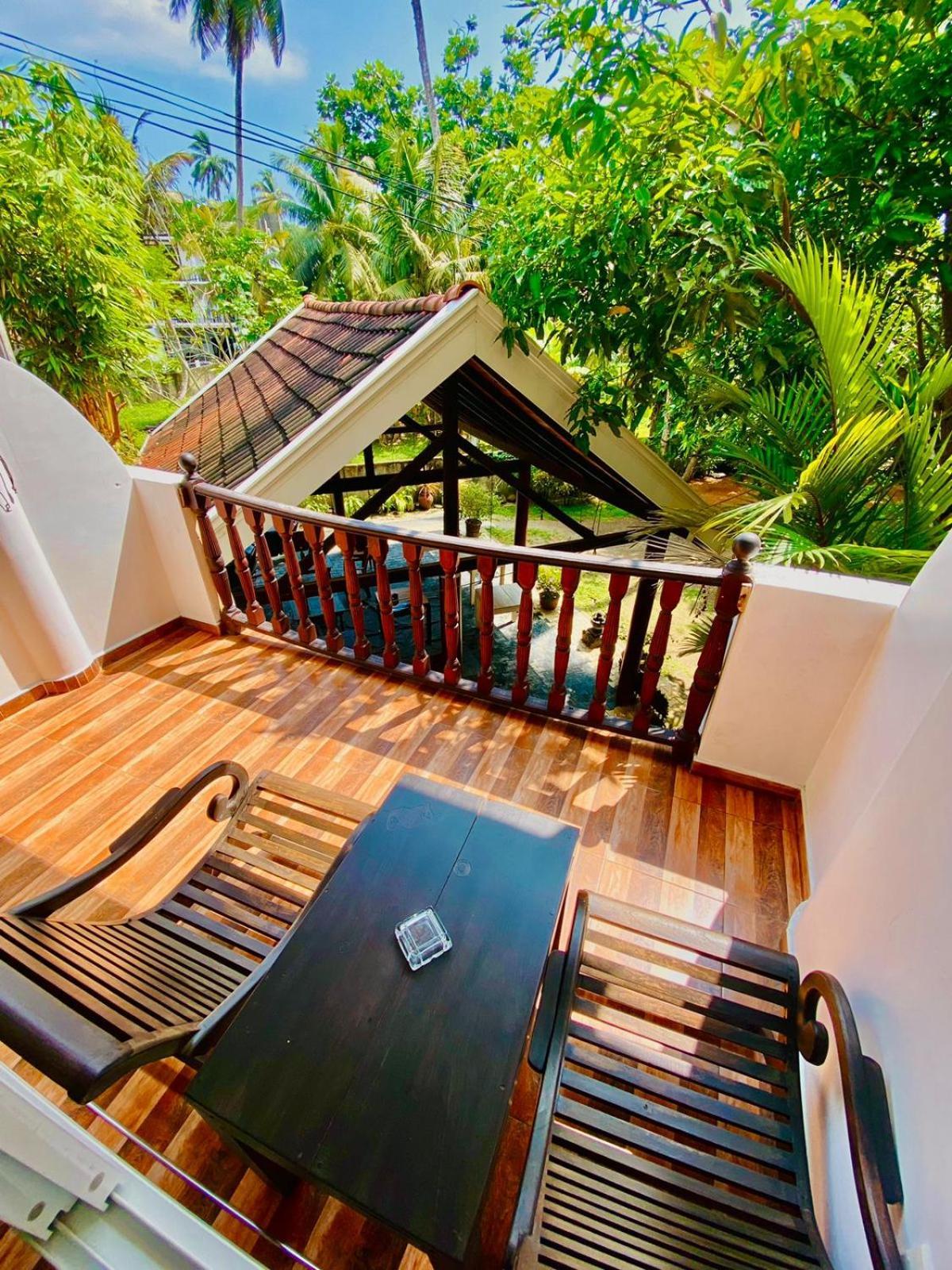 Poppies Mirissa Hotel ภายนอก รูปภาพ
