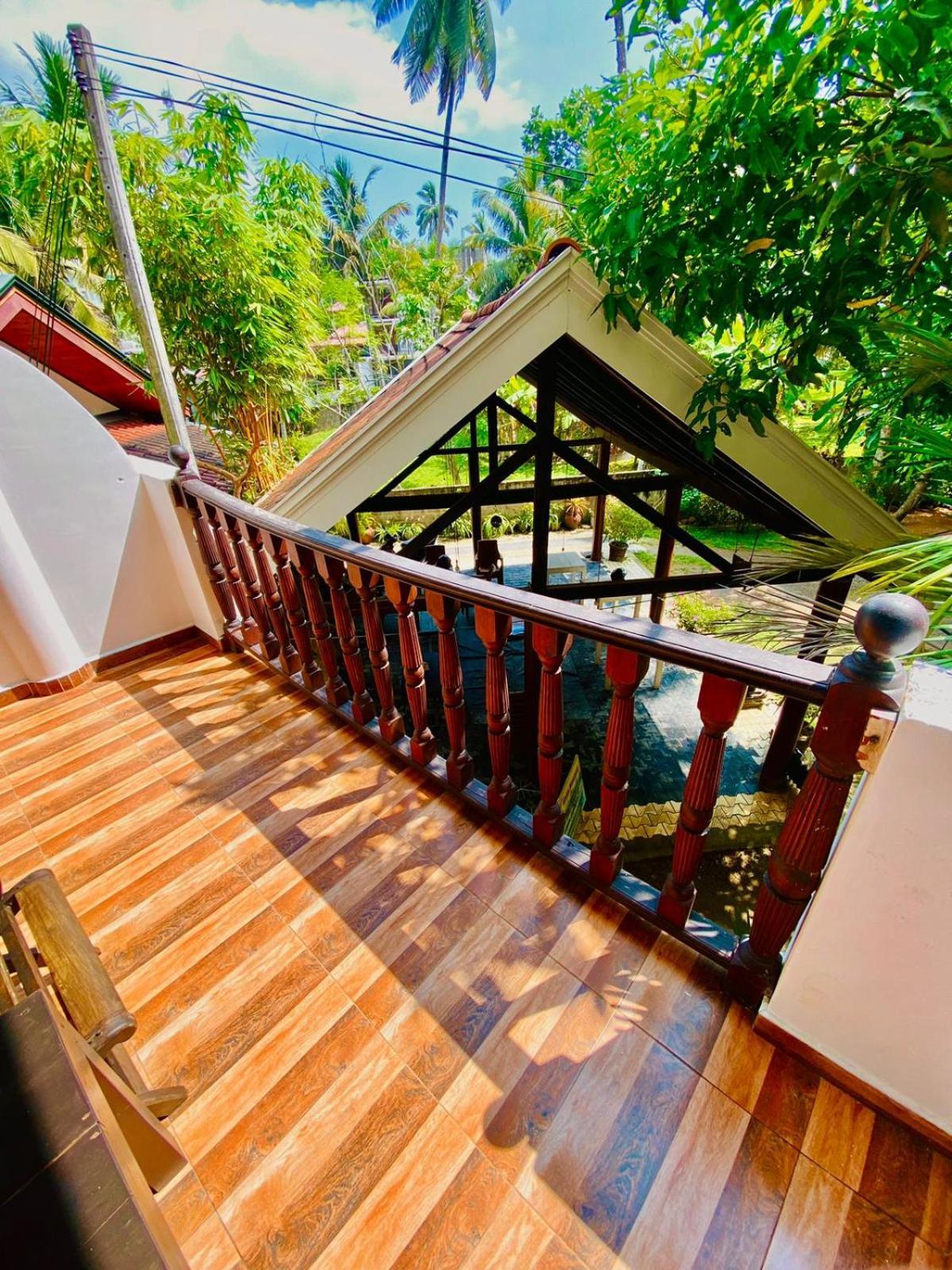 Poppies Mirissa Hotel ภายนอก รูปภาพ