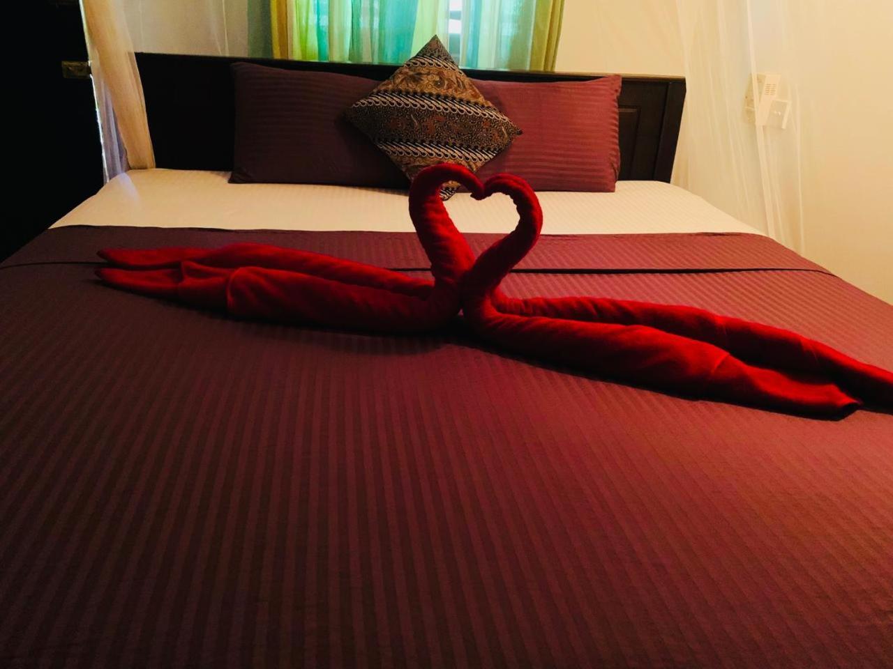 Poppies Mirissa Hotel ภายนอก รูปภาพ