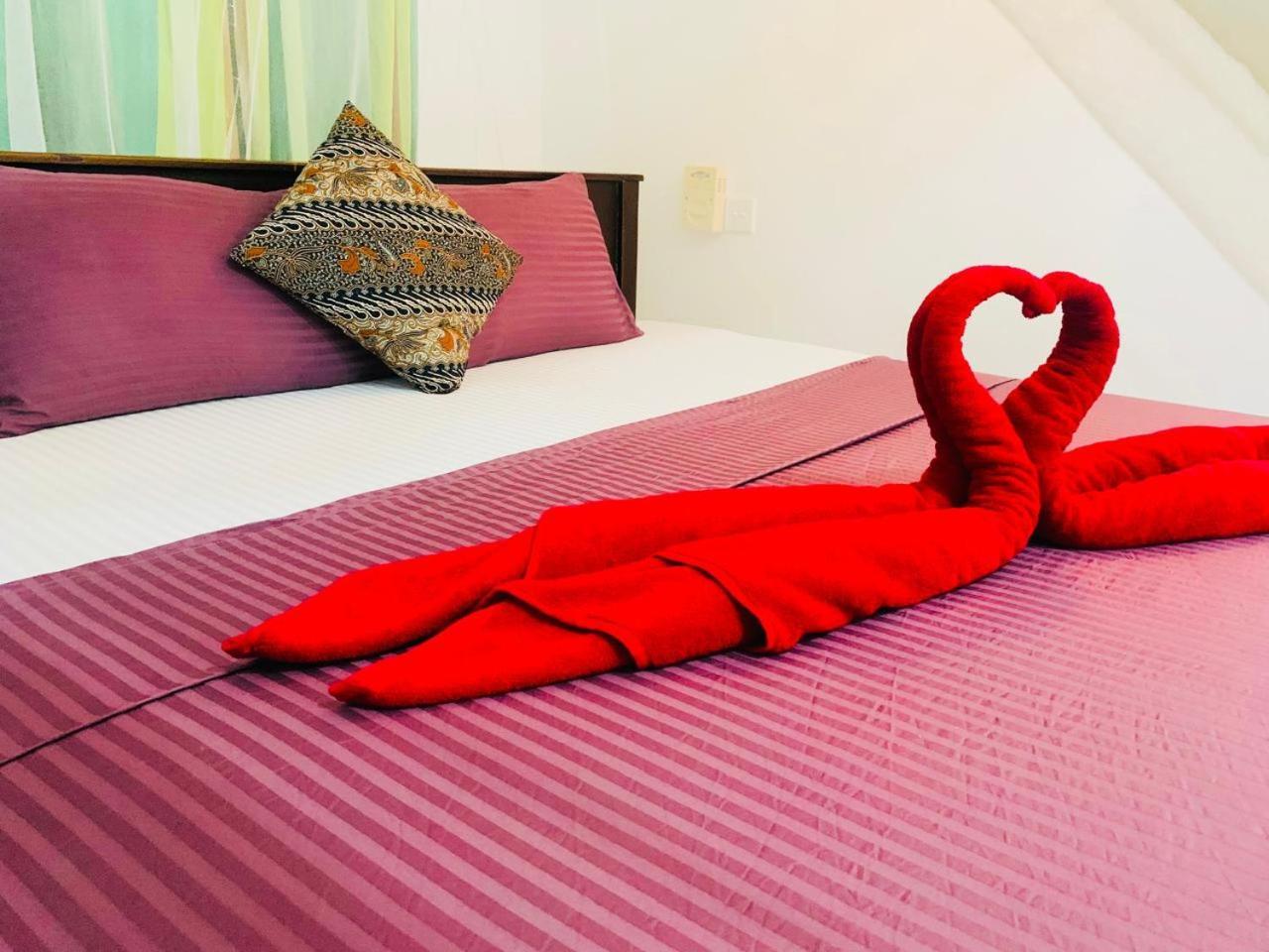 Poppies Mirissa Hotel ภายนอก รูปภาพ