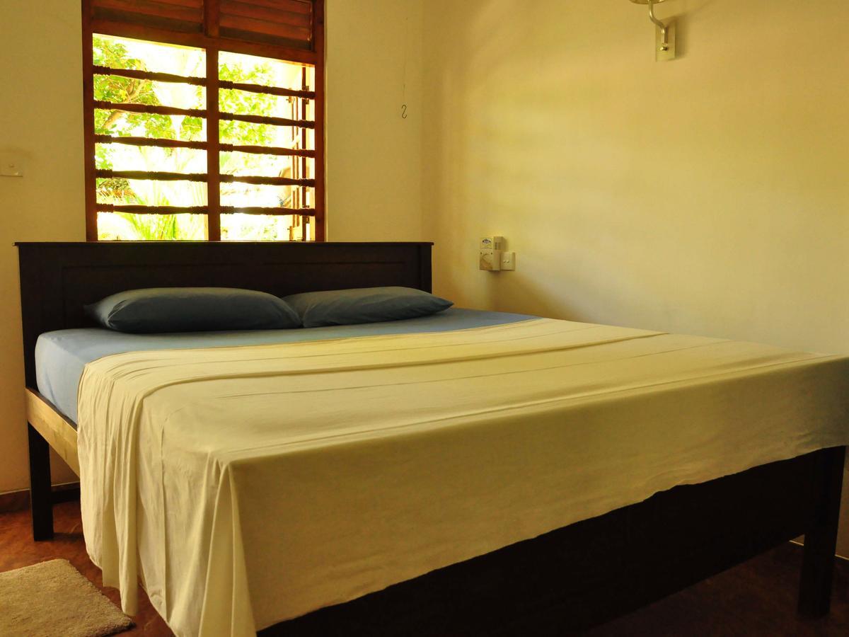 Poppies Mirissa Hotel ภายนอก รูปภาพ